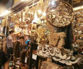 Chatuchak_Market_-_Thai_crafts