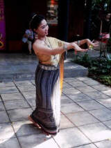 Jim_Thompsons_House_-_Thai_dance_demonstration