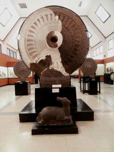 National-Museum---Dvaravati-Wheel-of-Law---8th-C-stone